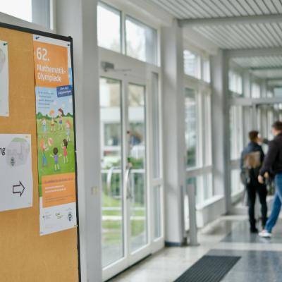 Der Eingangsbereich des Institutsgebäudes - Foto: Jürgen Küppers