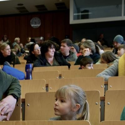 Im Hörsaal - gleich geht es los... - Foto: Jürgen Küppers