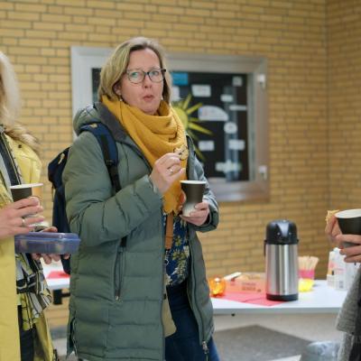 Die Kinder rechnen... Zeit für einen Kaffee - Foto: Jürgen Küppers