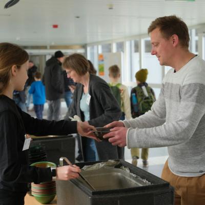 Suppe in der Mittagspause - Foto: Jürgen Küppers