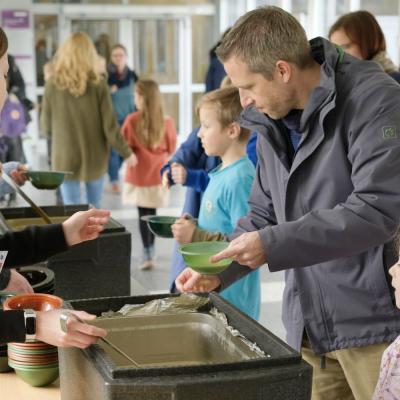 Suppe in der Mittagspause - Foto: Jürgen Küppers