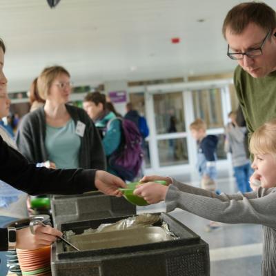 Suppe in der Mittagspause - Foto: Jürgen Küppers