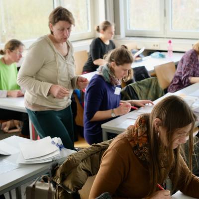 Unter Hochdruck werden die Klausuren nachgesehen - Foto: Jürgen Küppers