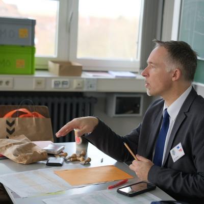 Cay Tonner im Korrekturraum - Foto: Jürgen Küppers