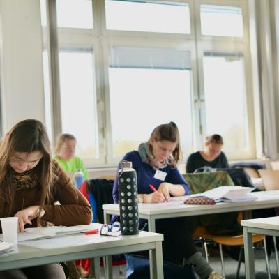 Unter Hochdruck werden die Klausuren nachgesehen - Foto: Jürgen Küppers