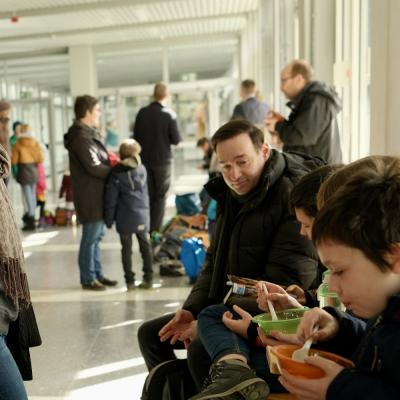 Warten auf die Siegerehrung - Foto: Jürgen Küppers