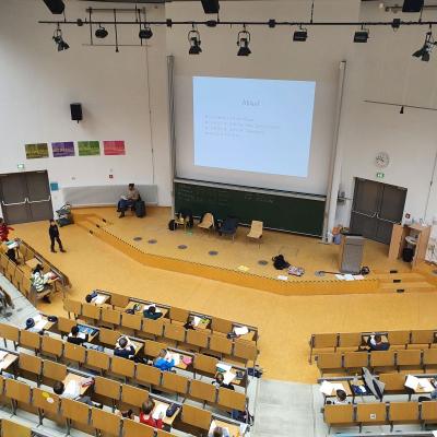 Begrüßung und Klausur im Hörsaal