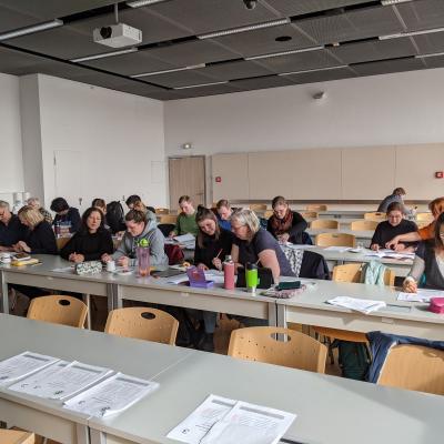 Nach der Aufgabenbearbeitung wird unter Hochdruck ausgewertet