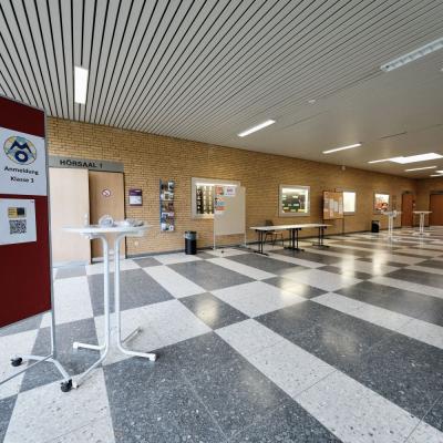 Vor den Hörsälen vor dem Wettbewerb - Foto: Jürgen Küppers