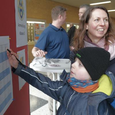 Bei der Anmeldung - Foto: Jürgen Küppers