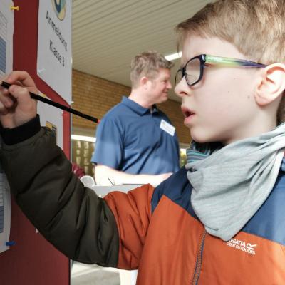 Bei der Anmeldung - Foto: Jürgen Küppers