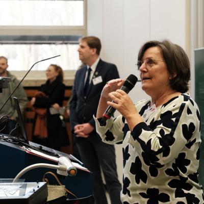 Torben von Seeler und Doris Gabelmann-Küppers begrüßen die Drittklässler - Foto: Jürgen Küppers