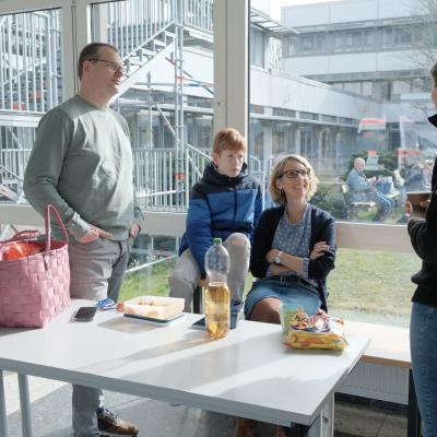 Die Wartezeit wird überbrückt - Foto: Jürgen Küppers