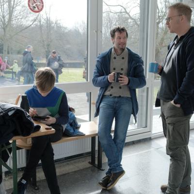 Die Wartezeit wird überbrückt - Foto: Jürgen Küppers