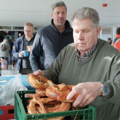 ... noch mehr Brezeln... - Foto: Jürgen Küppers
