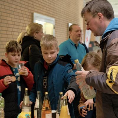 Warten auf die Siegerehrung - Foto: Jürgen Küppers
