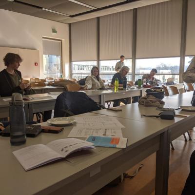 Bild 9: Im Korrekturraum wird unter Hochdruck gearbeitet