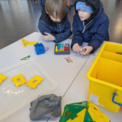 Bild 11: Knobelspiele in der Pause