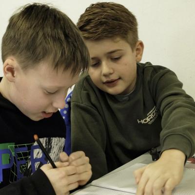 Bild 68: Bei der Aufgabenbearbeitung im Seminarraum, Foto: Jürgen Küppers