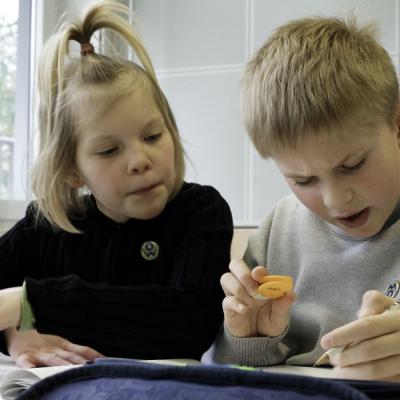 Bild 69: Bei der Aufgabenbearbeitung im Seminarraum, Foto: Jürgen Küppers