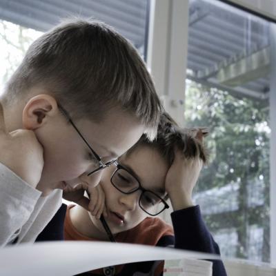 Bild 73: Bei der Aufgabenbearbeitung im Seminarraum, Foto: Jürgen Küppers