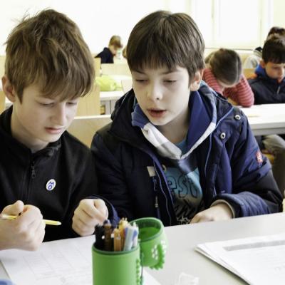 Bild 77: Bei der Aufgabenbearbeitung im Seminarraum, Foto: Jürgen Küppers