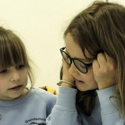 Bild 80: Bei der Aufgabenbearbeitung im Seminarraum, Foto: Jürgen Küppers