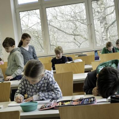 Bild 82: Bei der Aufgabenbearbeitung im Seminarraum, Foto: Jürgen Küppers