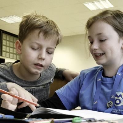 Bild 85: Bei der Aufgabenbearbeitung im Seminarraum, Foto: Jürgen Küppers