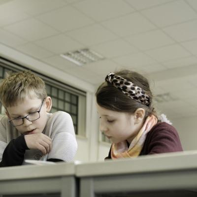 Bild 90: Bei der Aufgabenbearbeitung im Seminarraum, Foto: Jürgen Küppers
