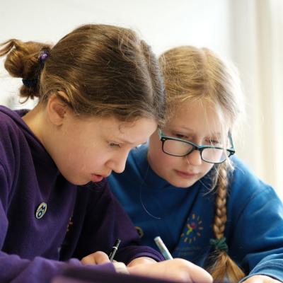 Bild 93: Bei der Aufgabenbearbeitung im Seminarraum, Foto: Jürgen Küppers