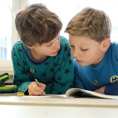 Bild 95: Bei der Aufgabenbearbeitung im Seminarraum, Foto: Jürgen Küppers