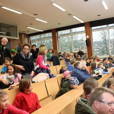 Der Hörsaal füllt sich