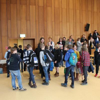 Weitere Teams warten auf den Start der Klausur