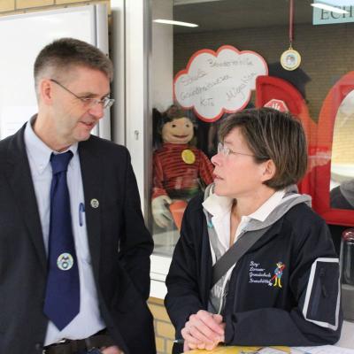 Unterhaltung vor den Hörsälen